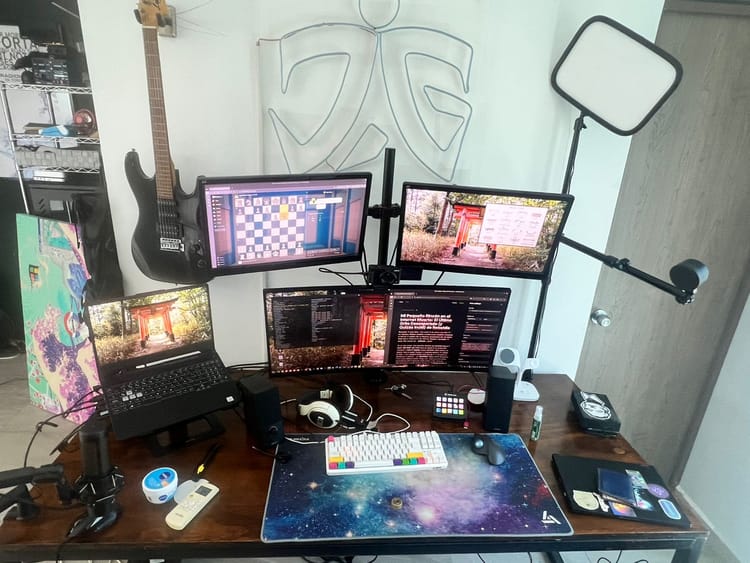 Mi Pequeño Rincón en el Internet Muerto: El Último Grito Desesperado (y Quizás Inútil) de Rebeldía